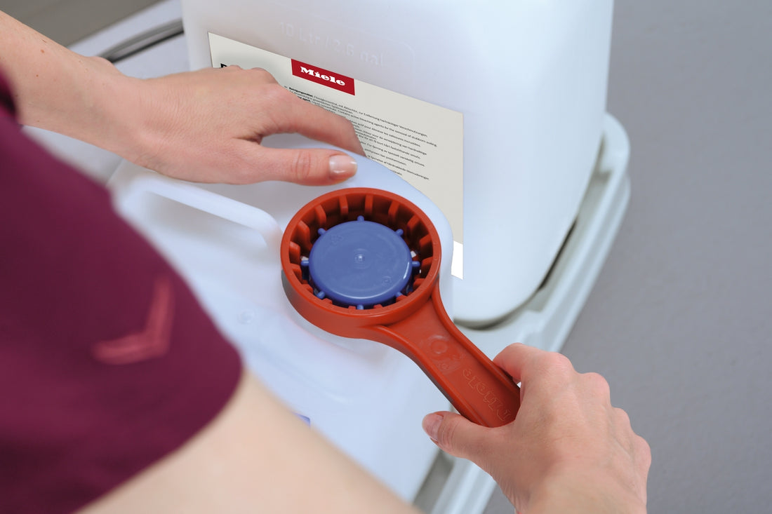 Miele - Canister Key for Easy Opening of ProCare 5L, 10L , and 20L Canisters - 11851600