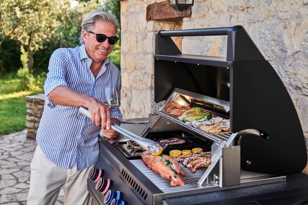 Napoleon - OASIS™ 301 Bundle, Built-In 700 Series 32 with Infrared Rear Burner Natural Gas, Matte Black - ODK301-BIG32RBNMK-1