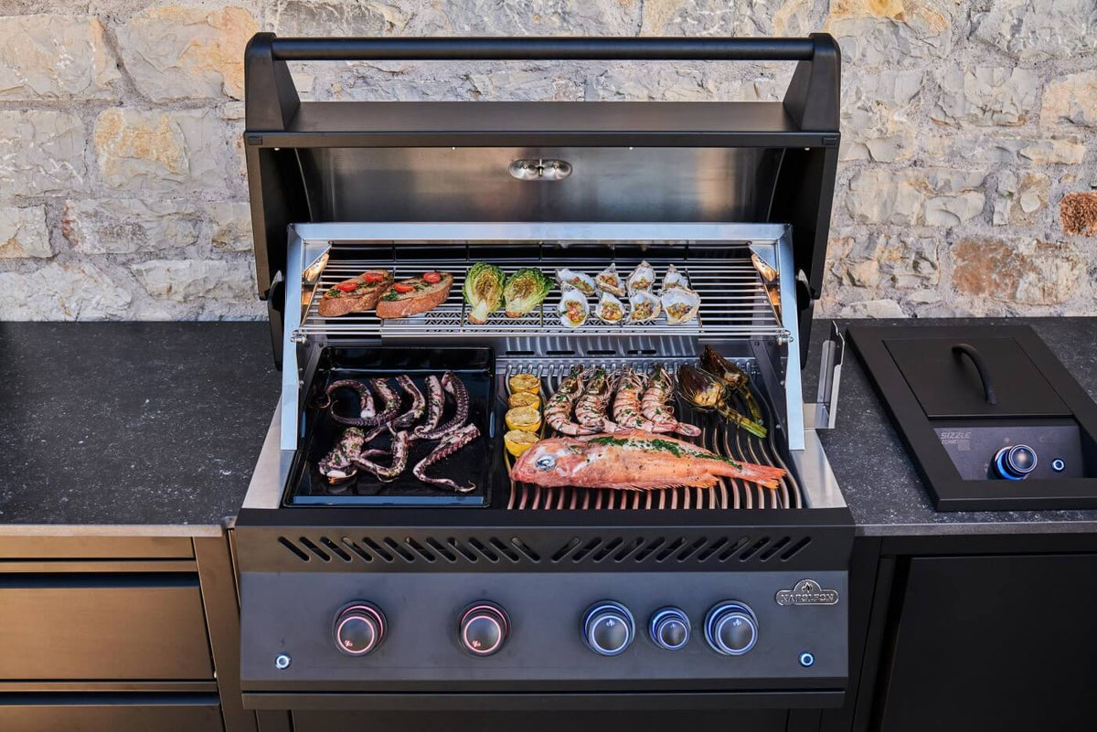 Napoleon - OASIS™ 301 Bundle, Built-In 700 Series 32 with Infrared Rear Burner Natural Gas, Matte Black - ODK301-BIG32RBNMK-1