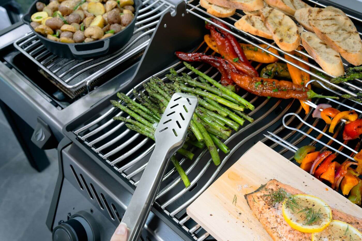 Napoleon - Rogue® PRO 525 Natural Gas Grill with Infrared Side Burner, Stainless Steel - RP525SIBNSS-2