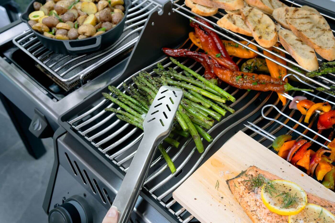 Napoleon - Rogue® PRO 525 Natural Gas Grill with Infrared Side Burner, Stainless Steel - RP525SIBNSS-2