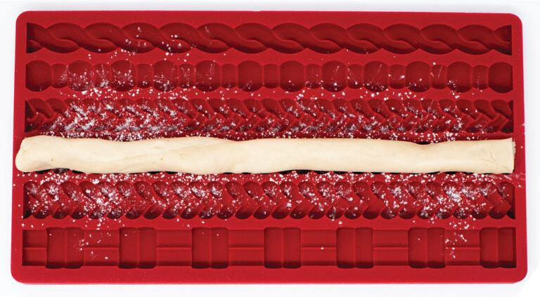 Norpro - Silicone Pie Edge Mold with Scraper - 3238