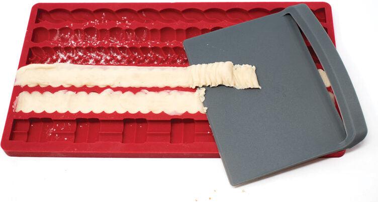 Norpro - Silicone Pie Edge Mold with Scraper - 3238