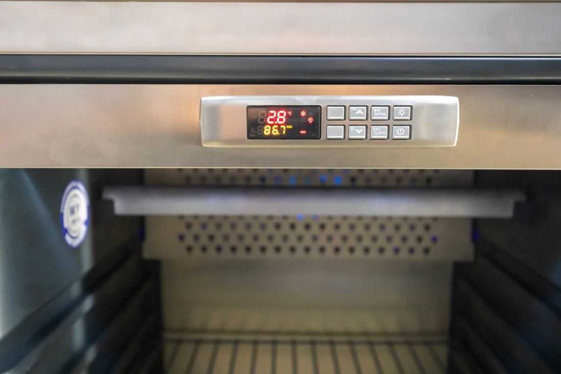 Omcan - 17 Cu.Ft. Capacity Glass Door Dry Aging Cabinet - 46689