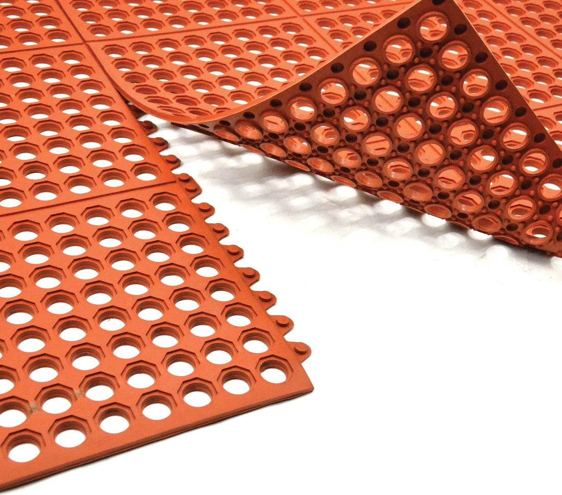 Omcan - 3’ x 3’ Terracotta Interlocking Edge Anti-Fatigue Mat, Pack of 4 - 39768