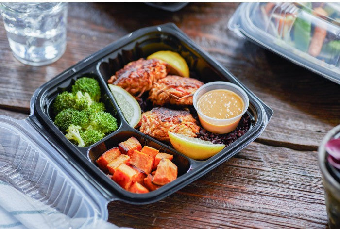 Pactiv Evergreen - 8.5 x 8.6 x 3.1" Black/Clear, Vented Dual-Color 3-Compartment PP Hinged Lid Container, Pack of 150- DC858310B000