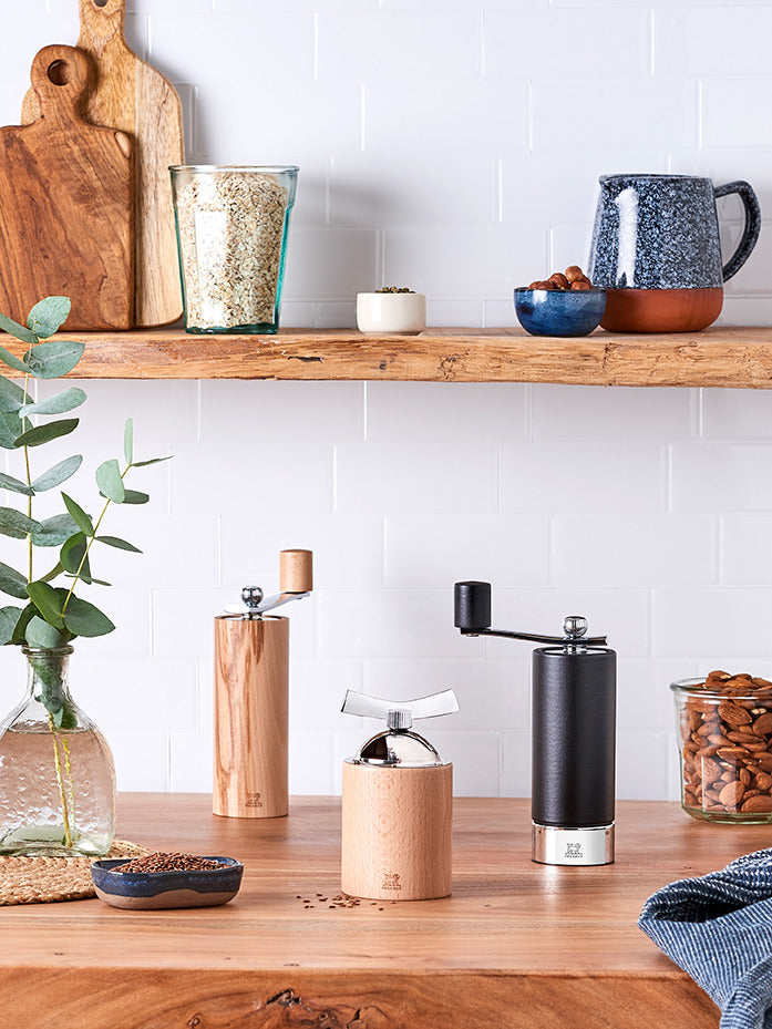 Peugeot - Isen Natural Wood 7" Pepper Mill With Crank Handle (18 cm) - 37307