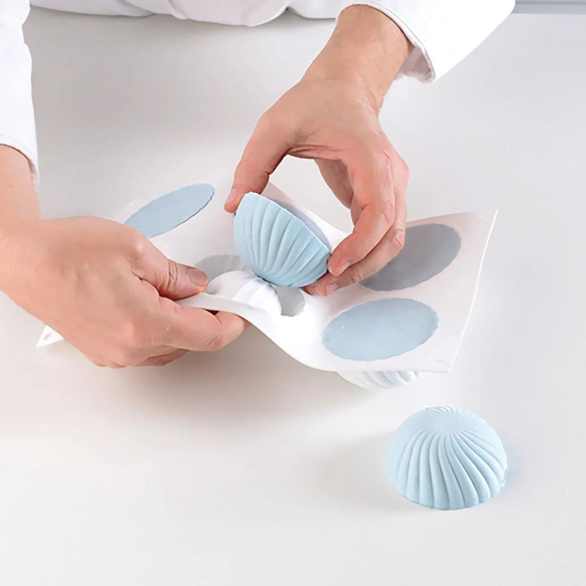 Silikomart - 2.9" x 1.4" Silicone 6 Compartment Parfum Baking Mold with Border - PARFUM110