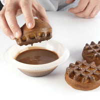 Silikomart - 3.5" x 0.9" Silicone Black 18 Compartment Round Waffle Baking Mold - SQ051
