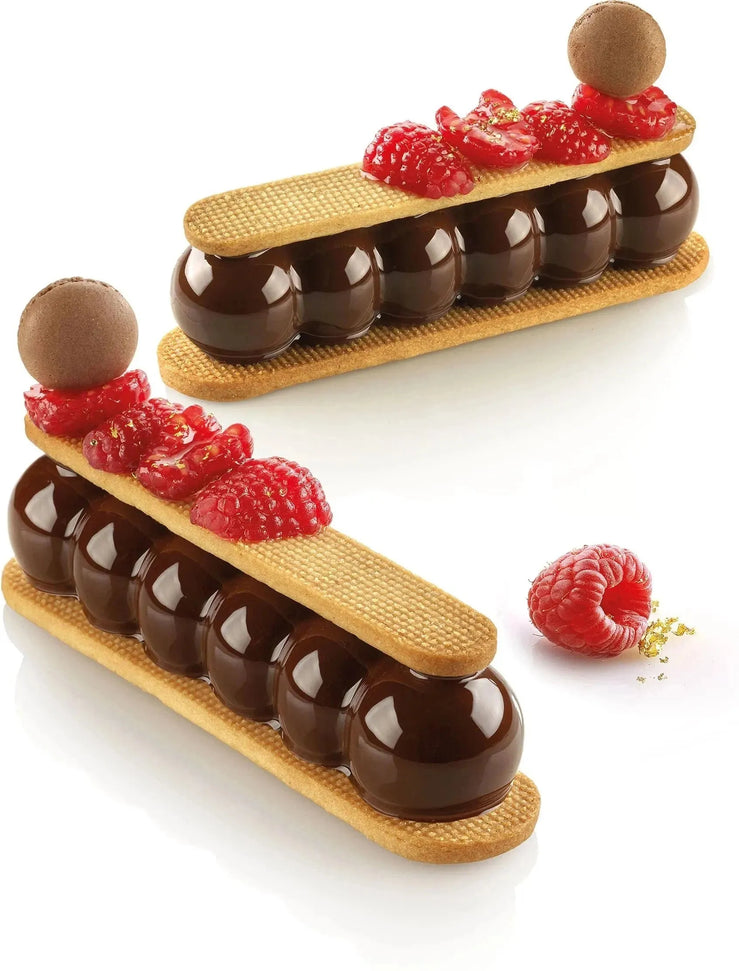Silikomart - 5.1" Silicone Mould with Cookie Cutter - CURVETRUFFLEECLAIR