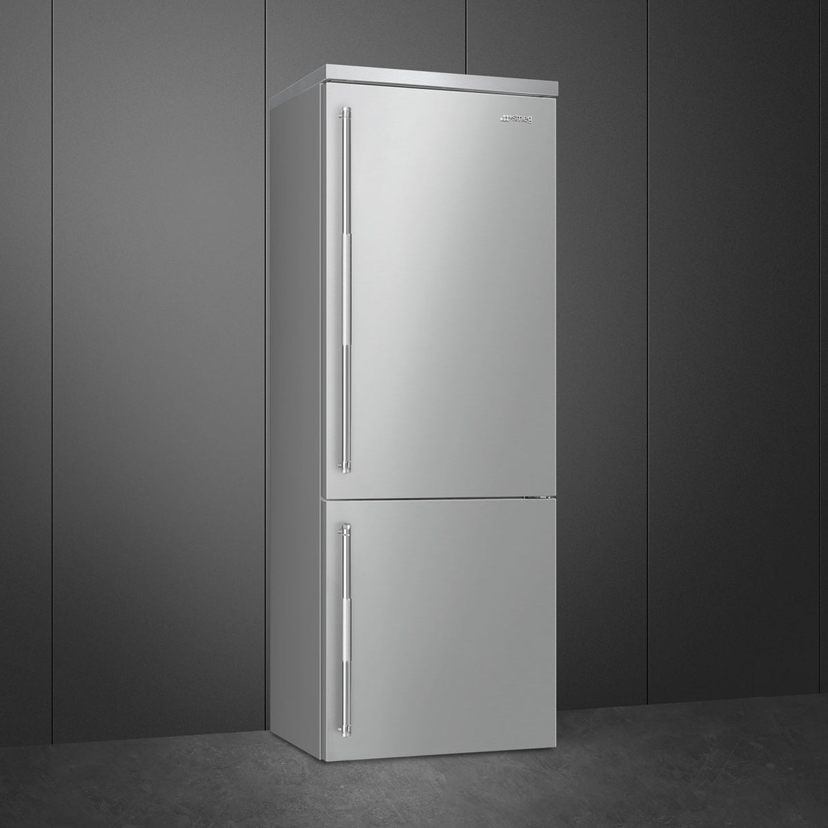 Smeg - 27" Bottom Mount Stainless Steel Right Hinge Fridge with Pro Handles - BM27URX