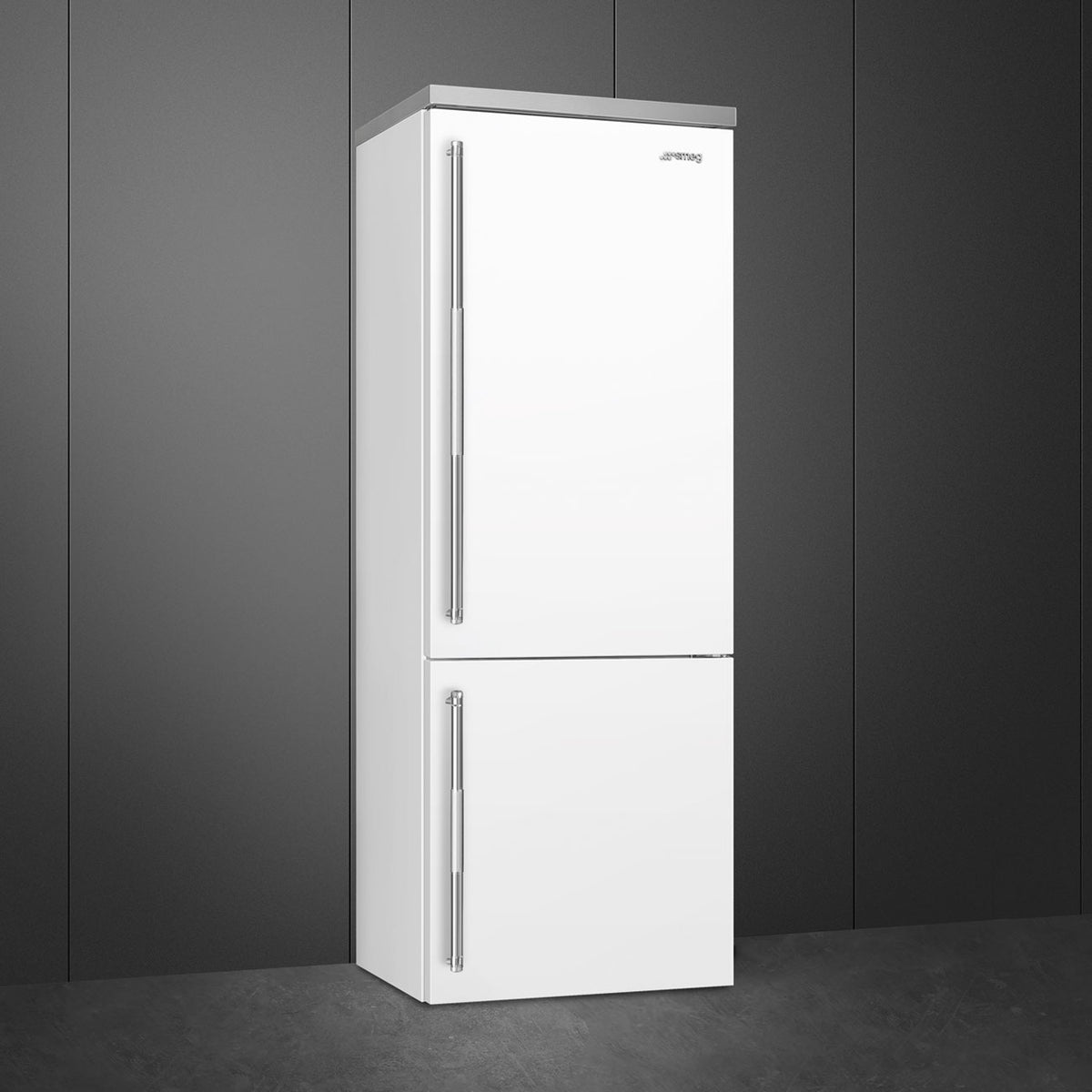 Smeg - 27" Bottom Mount White Matte Right Hinge Fridge with Pro Handles - BM27URMW