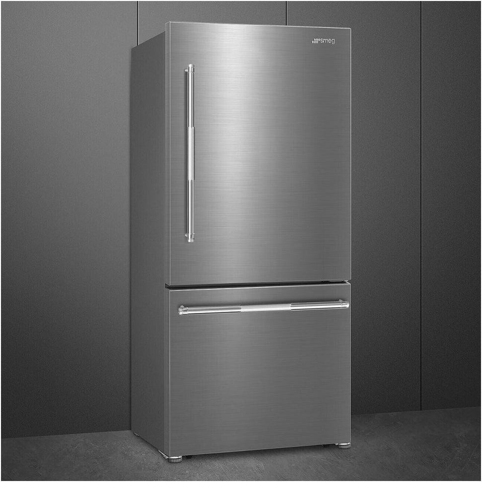 Smeg - 30" Bottom Mount Freestanding Fridge with Auto Ice - BM30URXI