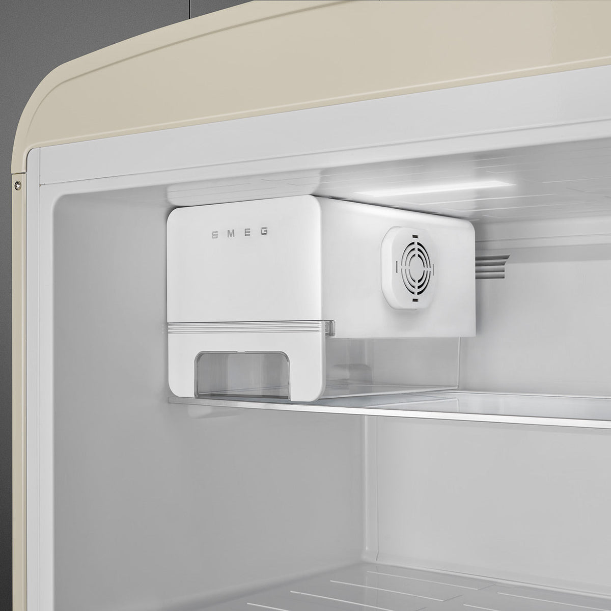 Smeg - 31" FAB50 Retro Refrigerator With Bottom Freezer, Right Hinge Preliminary Cream - FAB50URCR3 (Special Order Item)