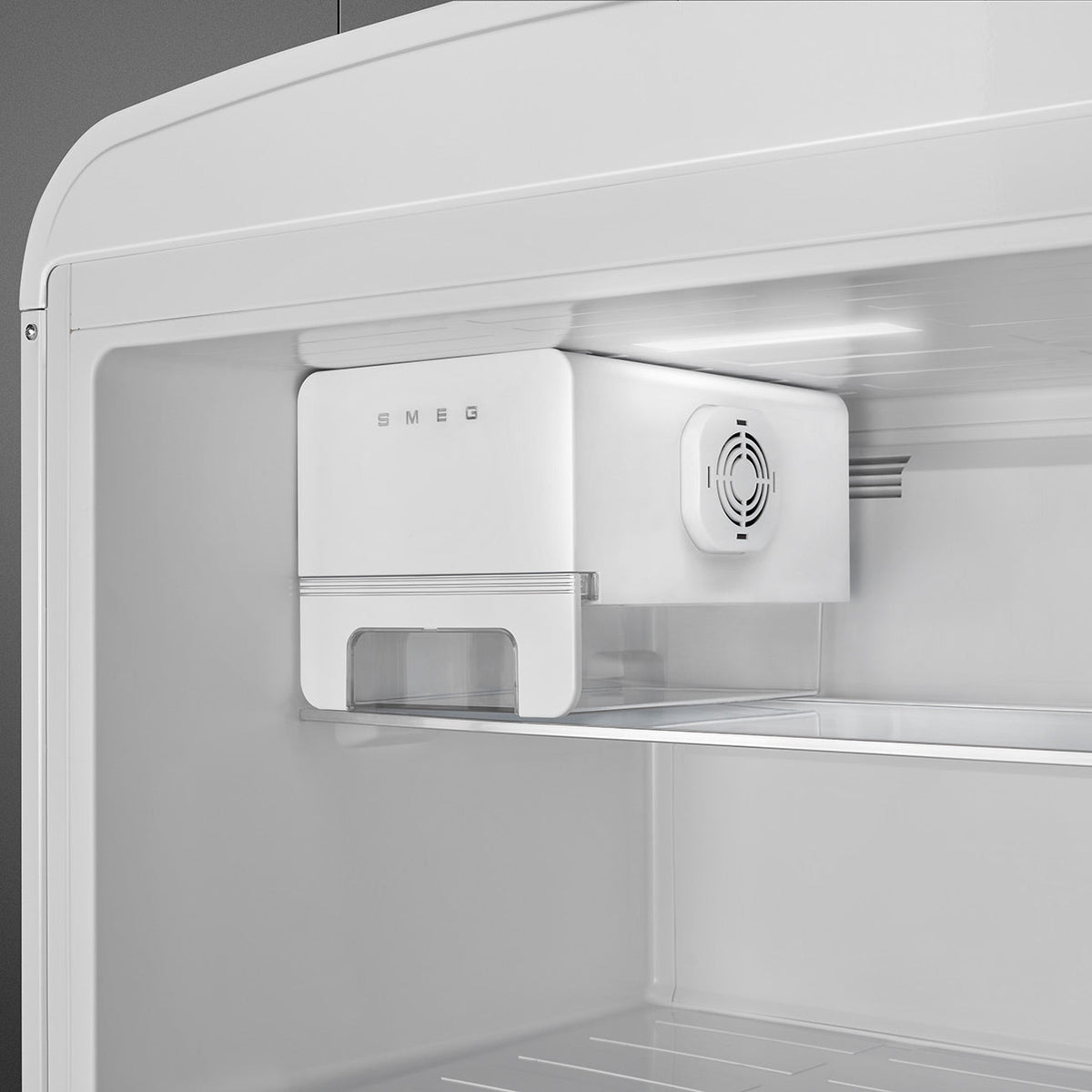 Smeg - 31" FAB50 Retro Refrigerator With Bottom Freezer, Right Hinge Preliminary White - FAB50URWH3 (Special Order Item)