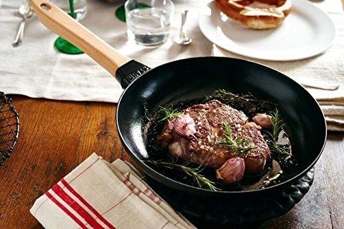 Staub - 10" Cast Iron Fry Pan with Wood Handle (26 cm) - 40511-952