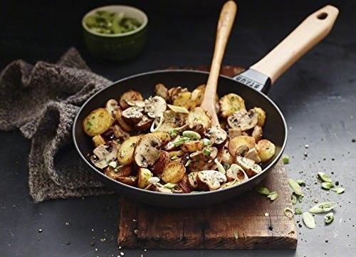 Staub - 10" Cast Iron Fry Pan with Wood Handle (26 cm) - 40511-952