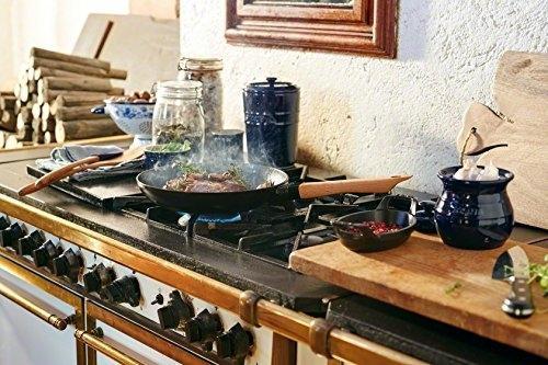 Staub - 10" Cast Iron Fry Pan with Wood Handle (26 cm) - 40511-952