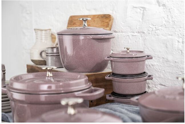 Staub - 1.8 QT Round Cast Iron Cocotte Cherry Blossom 1.8L- 1021929