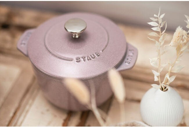 Staub - 1.8 QT Round Cast Iron Cocotte Cherry Blossom 1.8L- 1021929