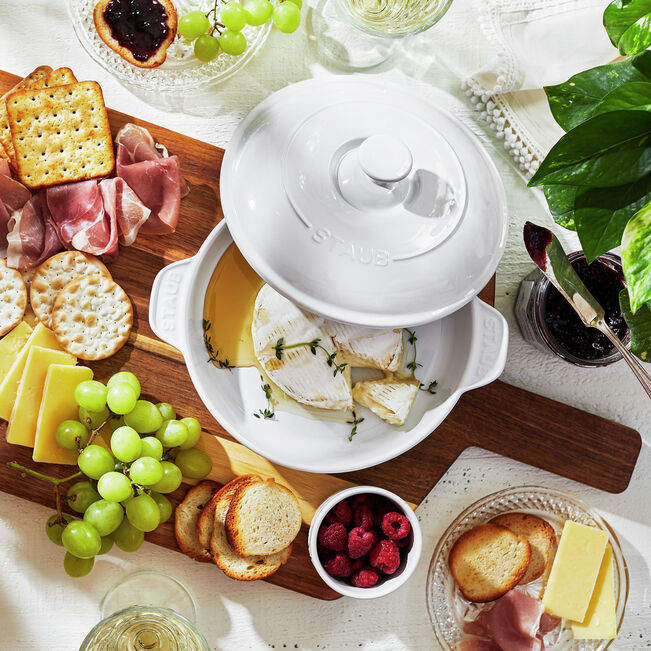 Staub - Ceramic Round Brie Cheese Baker With Lid Pure White - 1014513