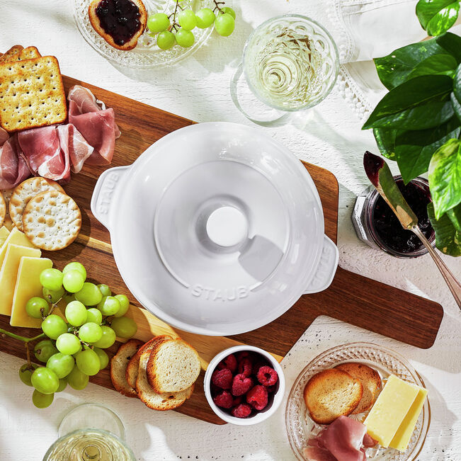 Staub - Ceramic Round Brie Cheese Baker With Lid Pure White - 1014513