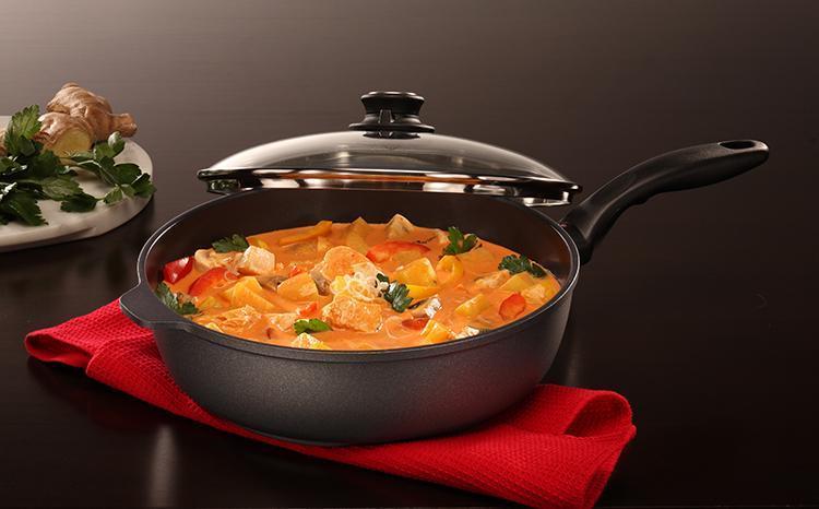Swiss Diamond - 11" XD Non-Stick Induction Sauté Pan with Lid (28 cm) - XD6728iC