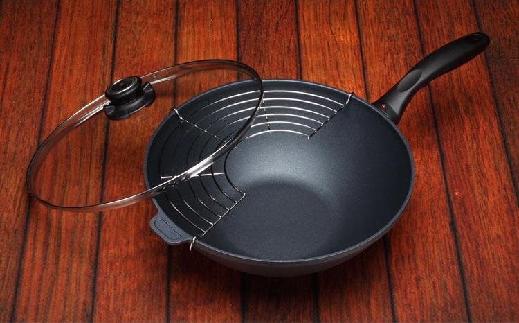 Swiss Diamond - 11.8" Induction Nonstick Wok with Lid & Tempura Rack (4.9 QTs) - 61130ic