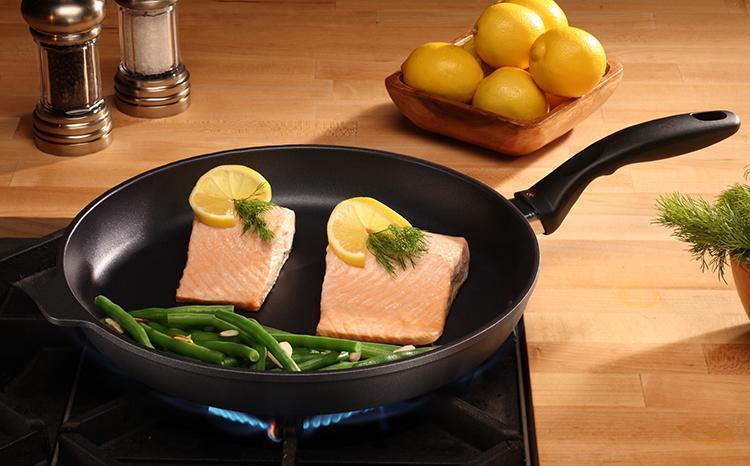 Swiss Diamond - 12.5" XD Non-Stick Fry Pan with Lid (32 cm) - XD6432C