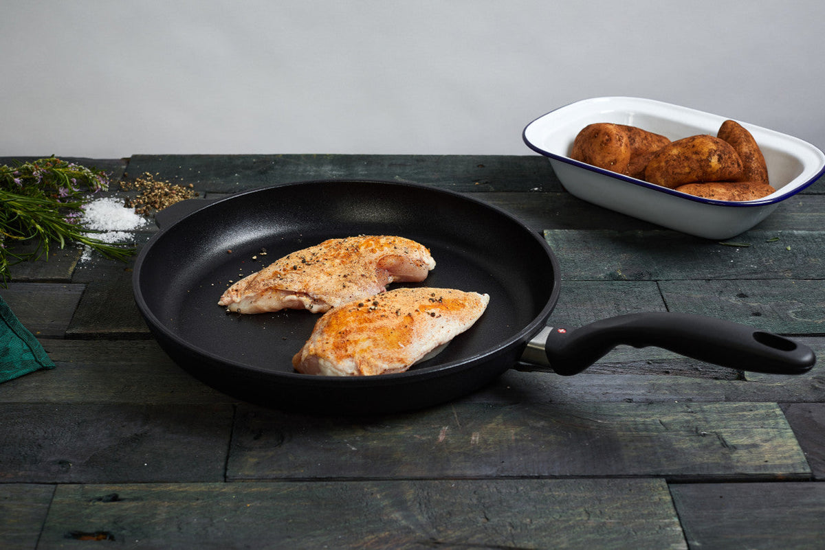 Swiss Diamond - 12.5" XD Non-Stick Fry Pan with Lid (32 cm) - XD6432C