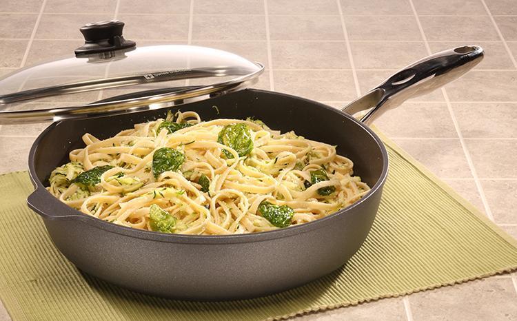 Swiss Diamond - 12.5" XD Non-Stick Induction Sauté Pan with Lid & Stainless Steel Handle (32 cm) - XD6732iC