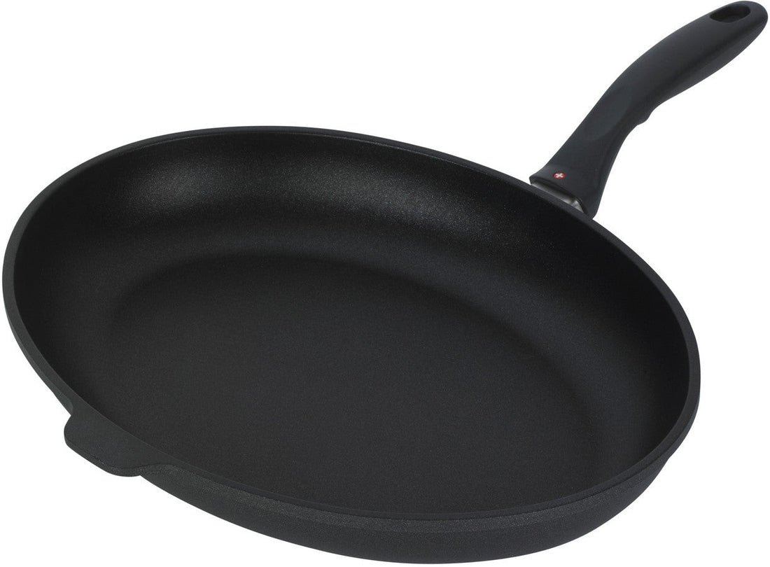 Swiss Diamond - 15" x 10.25" XD Non-Stick Oval Fry Pan with Lid (38 cm x 26 cm) - XD6538c