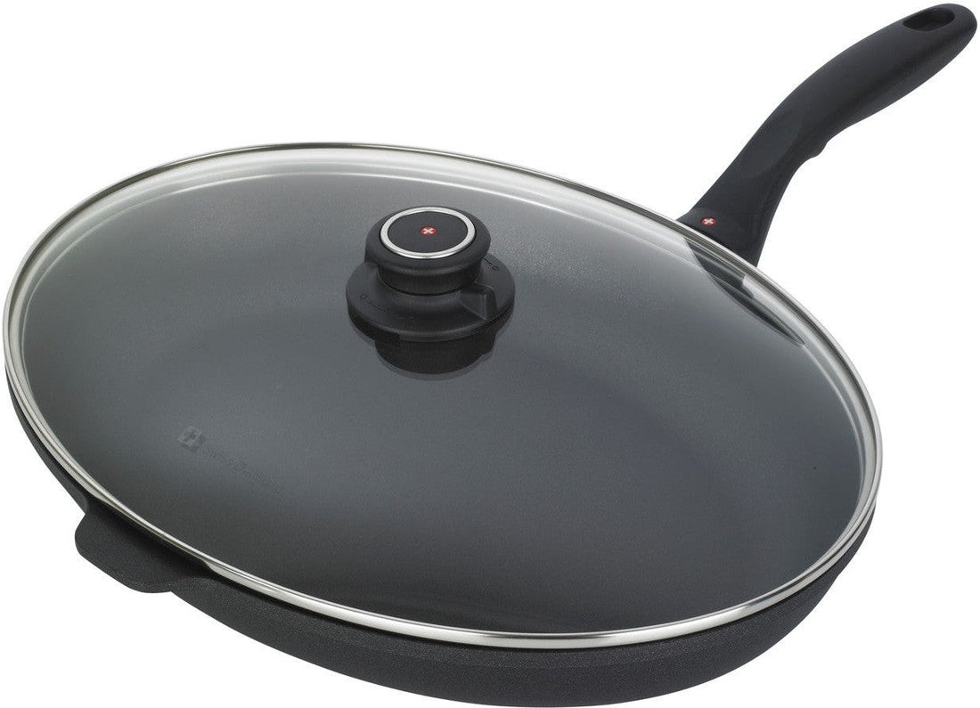 Swiss Diamond - 15" x 10.25" XD Non-Stick Oval Fry Pan with Lid (38 cm x 26 cm) - XD6538c