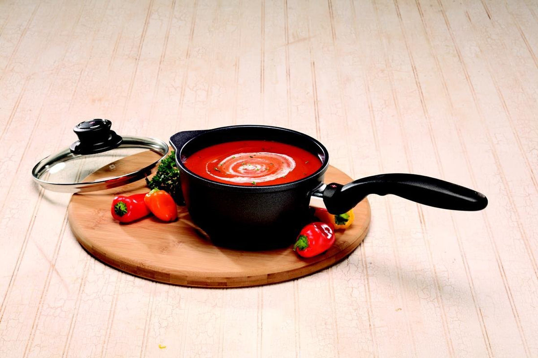 Swiss Diamond - 1.3 L Classic Nonstick Sauce Pan with Lid - (6.25") - 6716C