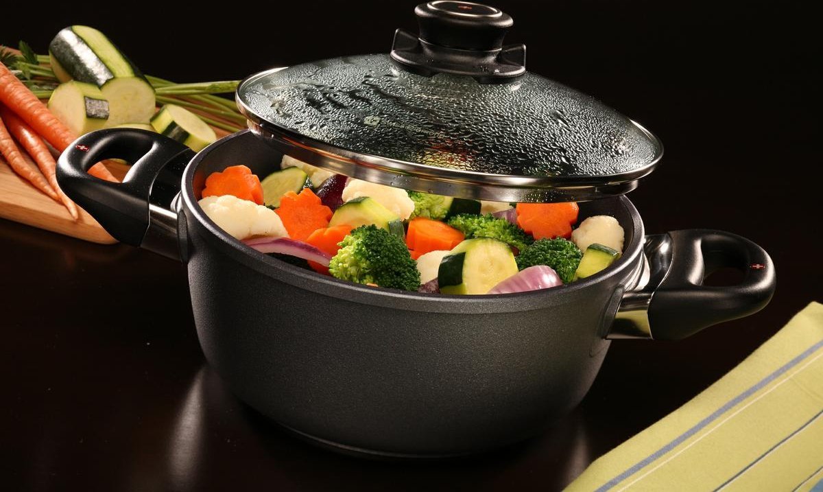 Swiss Diamond - 2.1 L Induction Nonstick Casserole with Lid (8") - 6820ic