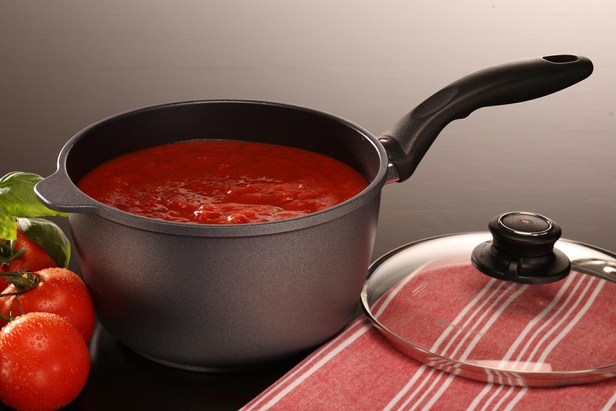 Swiss Diamond - 3 L Classic Nonstick Sauce Pan with Lid - (8") 6720C