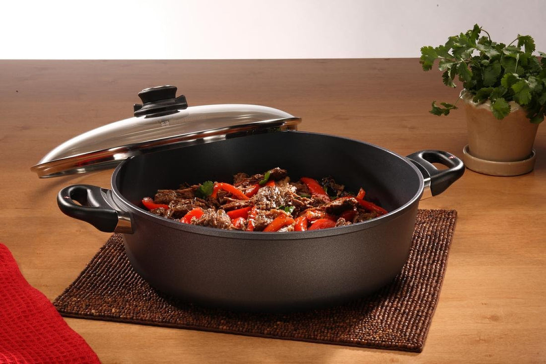 Swiss Diamond - 6.8 L Induction Nonstick Braiser with Lid (12.5") - 6932ic