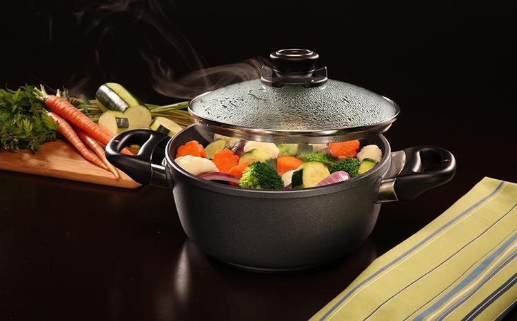 Swiss Diamond - 8" XD Non-Stick Induction Casserole with Lid (20 cm) - XD6820ic