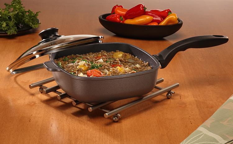 Swiss Diamond - 8" x 8" XD Non-Stick Induction Square Sauté Pan with Lid (20 cm x 20 cm) - XD6620ic