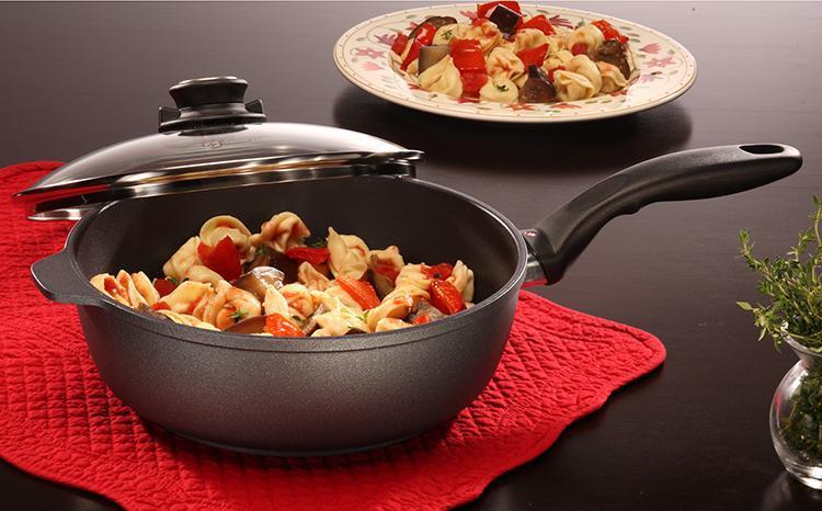 Swiss Diamond - 9.5" XD Non-Stick Sauté Pan with Lid (24 cm) - XD6724C