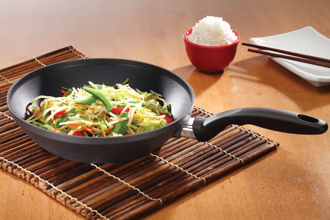 Swiss Diamond - 9.5" XD Non-Stick Stir Fry Pan with Lid (24 cm) - XD6524c