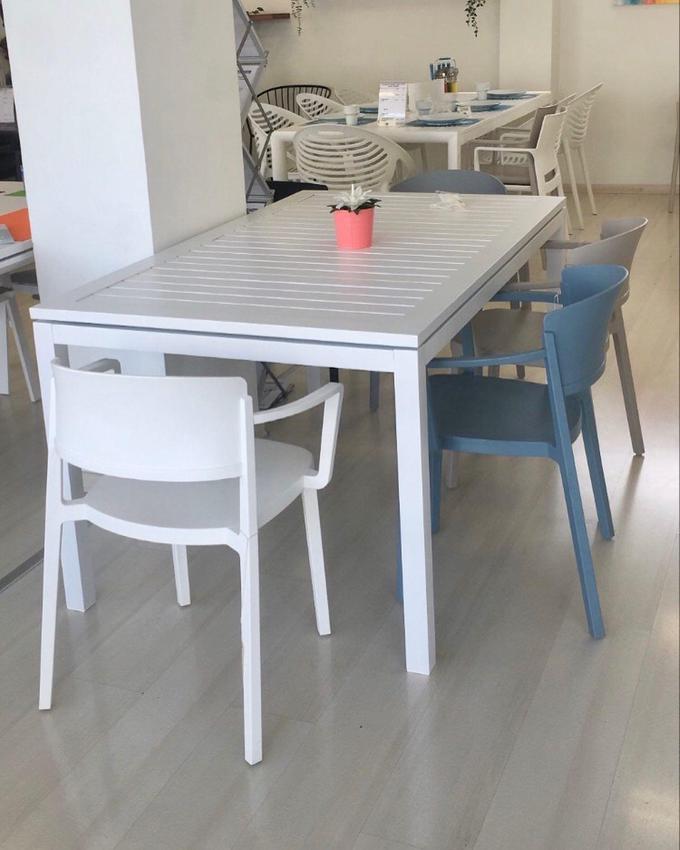 Tarrison - Abuela White Arm Chair - AS29300A