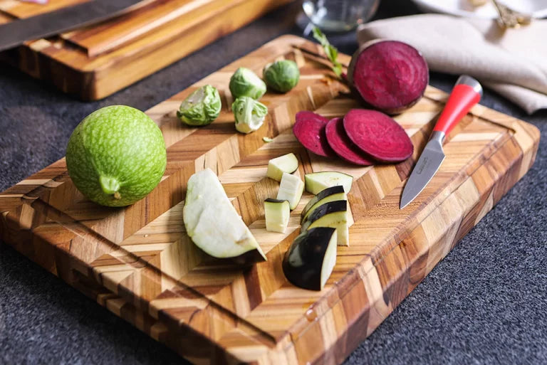 TeakHaus - 18" x 14" x 0.9" Herring Cutting Board Handgrip & Juice Canal - TH325