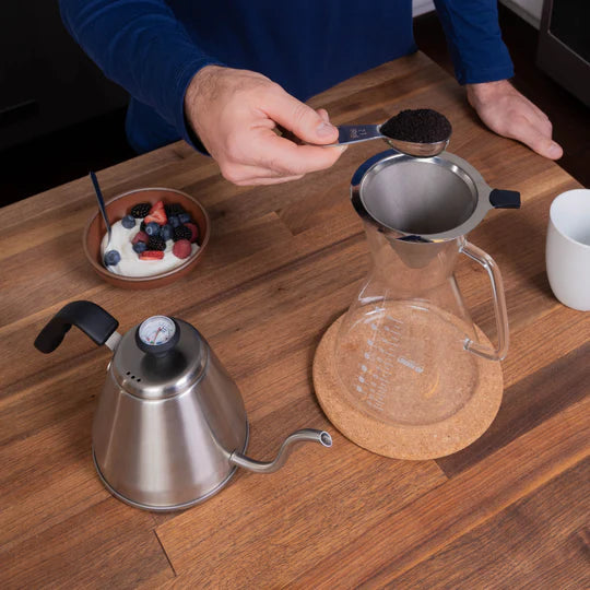 The London Sip - 1.2 L Stainless Steel Silver Kettle With Beverage Thermometer - K1200S