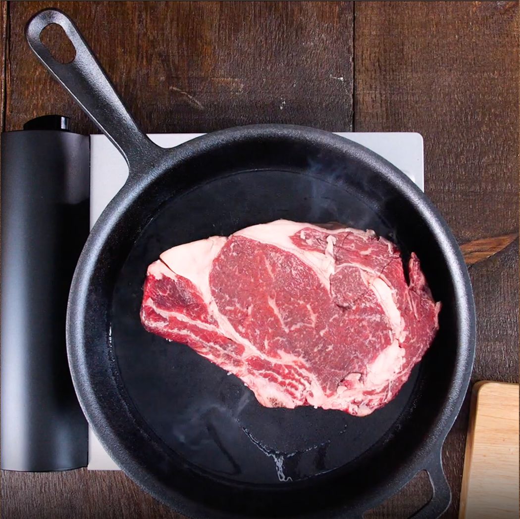Thermalloy - 12" Preseasoned Cast Iron Skillet with Helper Handle - 573732