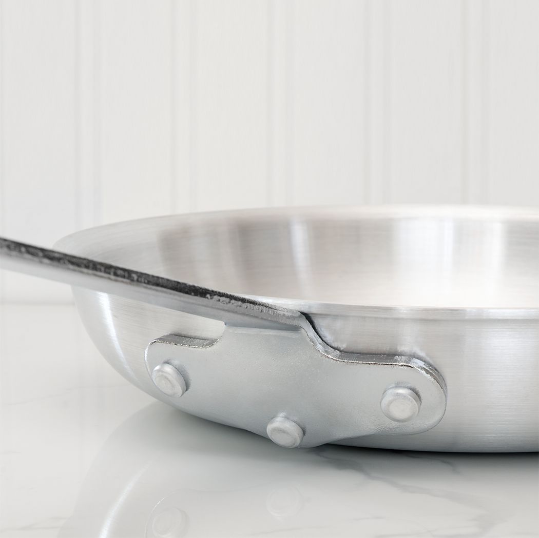 Thermalloy - 7" Heavy Duty Aluminum Fry Pan With ThermoGrip Silicone Sleeve - 5814807
