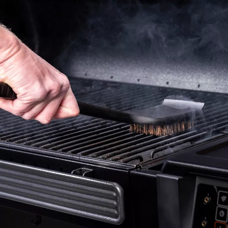 Traeger - BBQ Grill Brush for Hot and Cold Cleaning - BAC835