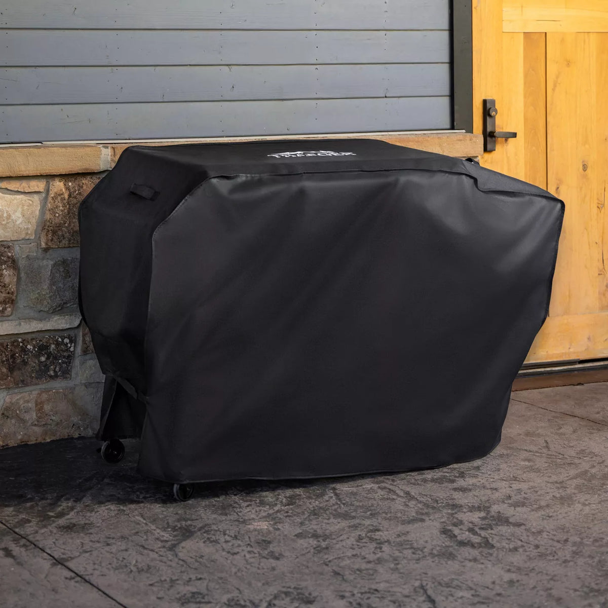Traeger - Irontop 4-Burner Full-Length Grill Cover - BAC879P