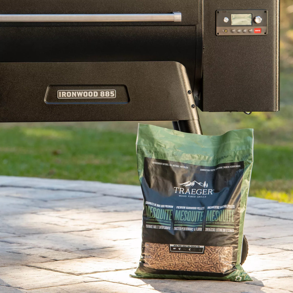 Traeger - Mesquite Brown BBQ Wood Pellets, 9 kg - PEL336