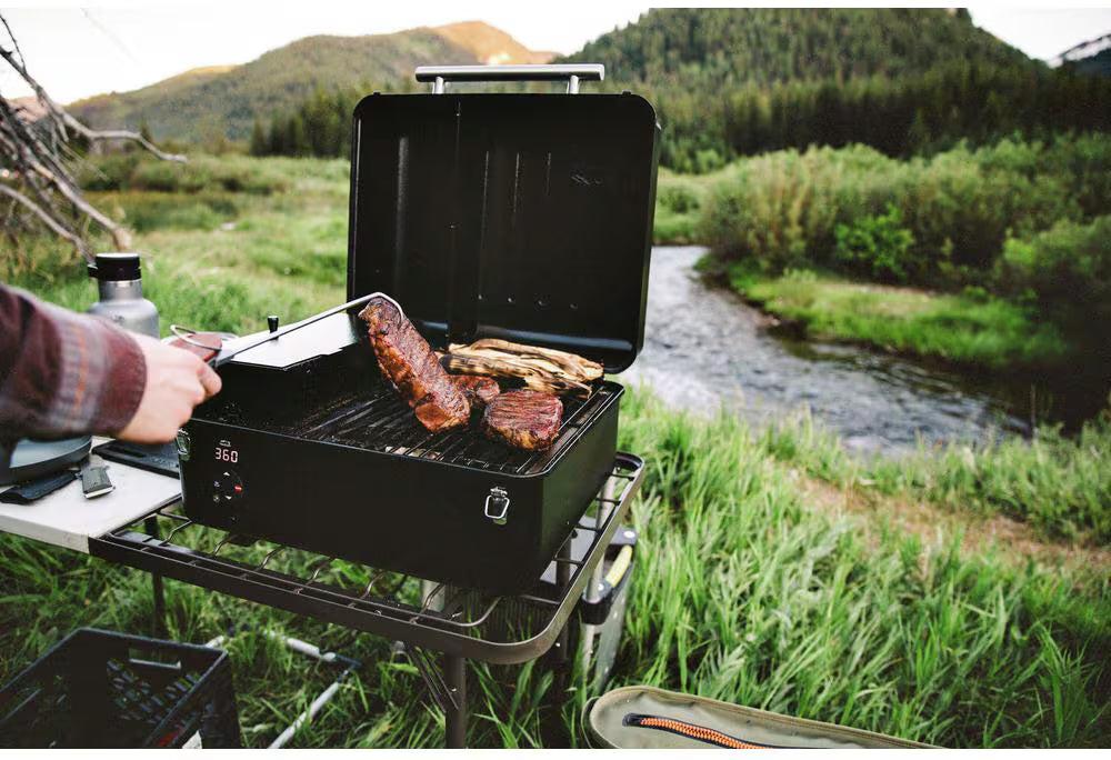 Traeger - Ranger Portable Wood Pellet Grill - TFT18KLDC
